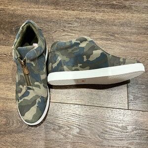 Blondo Camo Winter Booties